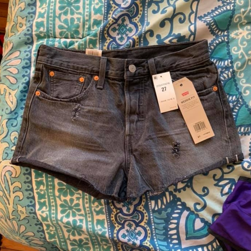NWT Levi's high waisted black jean shorts size 27